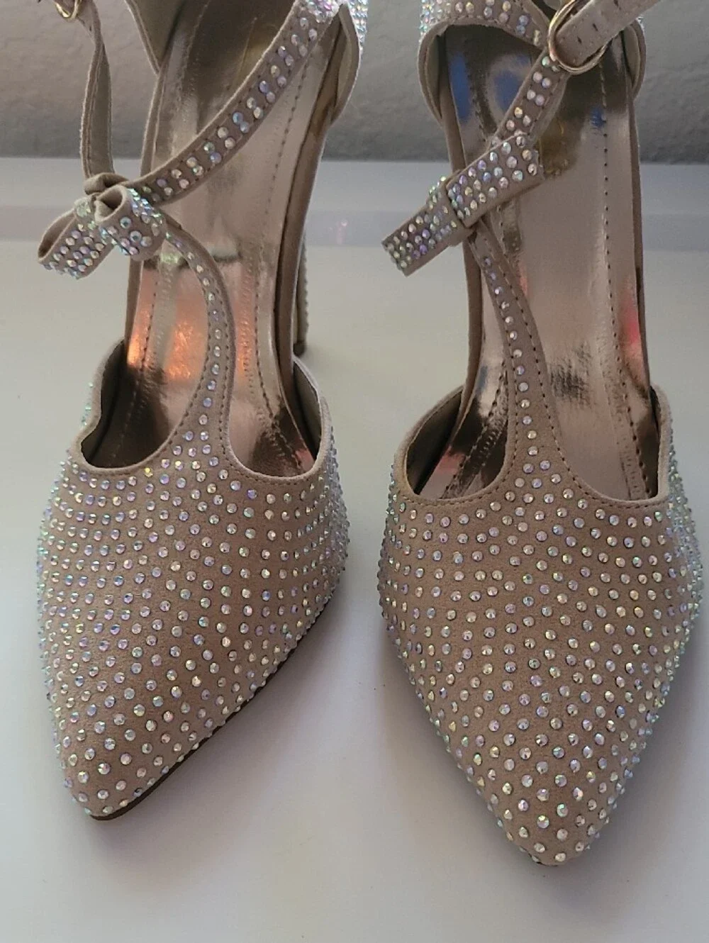 Crystal-Embellished Pointed T-Strap Heels in Nude Size 8.5 Eu39 New